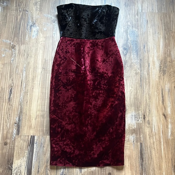 Hartly Black Halo Black/Wine Velvet Strapless Rumor Velvet Cocktail Dress - Picture 2 of 9